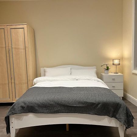 Beautiful Rooms Only Few Steps Away From Bruce Grove Tottenham Stadium London Exteriör bild