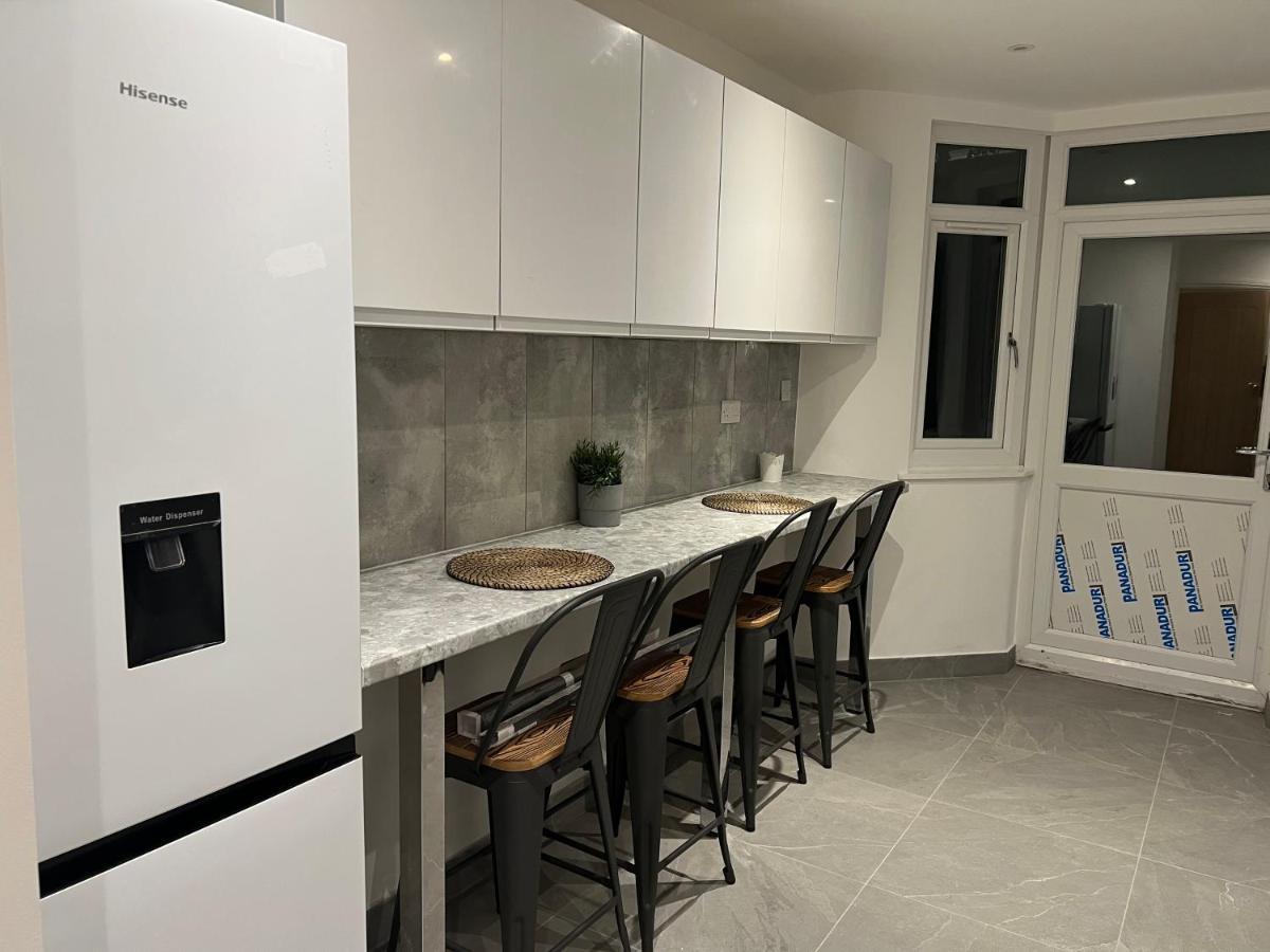 Beautiful Rooms Only Few Steps Away From Bruce Grove Tottenham Stadium London Exteriör bild