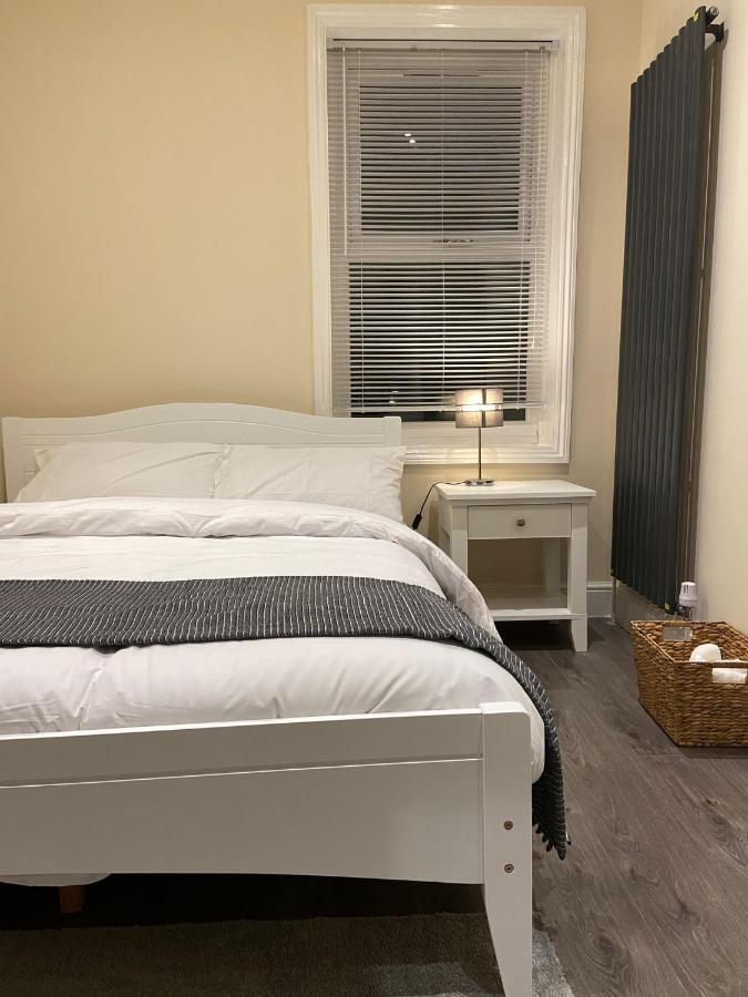 Beautiful Rooms Only Few Steps Away From Bruce Grove Tottenham Stadium London Exteriör bild